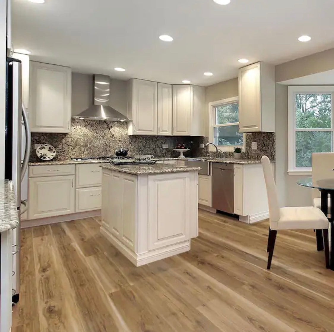 Lifeproof
Sundance Canyon Hickory 22
MIL × 9 in. W x 59.8 in. L Click Lock Waterproof Luxury Vinyl Plank Flooring 22.39 sqft/case